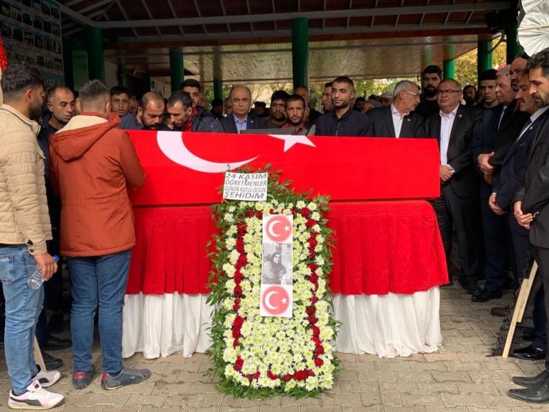 Şehit Öğretmen Ayşenur Alkan son yolculuğuna uğurlandı
