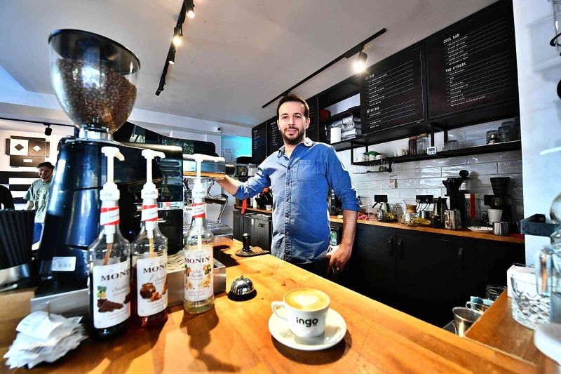 İzmir’in gözde baristaları meslek fabrikasından çıkıyor
