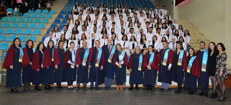 ESOGÜ’lü genç diş hekimi adayları beyaz önlüklerini giydi
