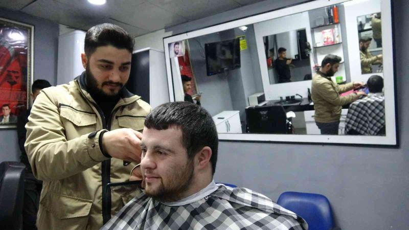 12 yıldır berberlik yapan kuaför, 5 yıldır engellileri ücretsiz tıraş yapıyor
