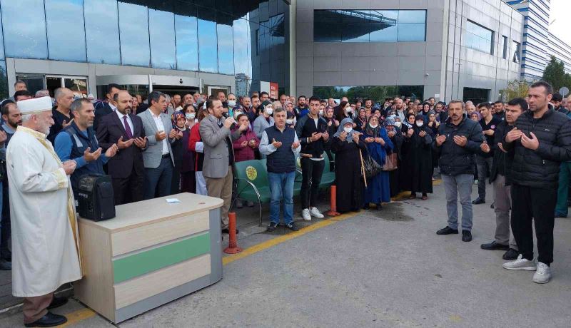 Kalbine yenik düşen sağlık çalışanı için tören düzenlendi
