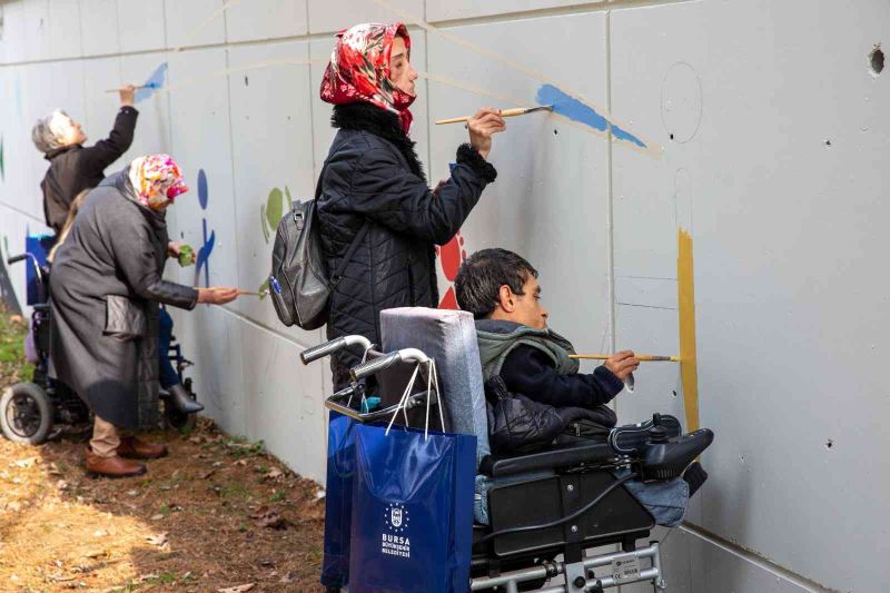 Farkındalığı renklerle sağladılar
