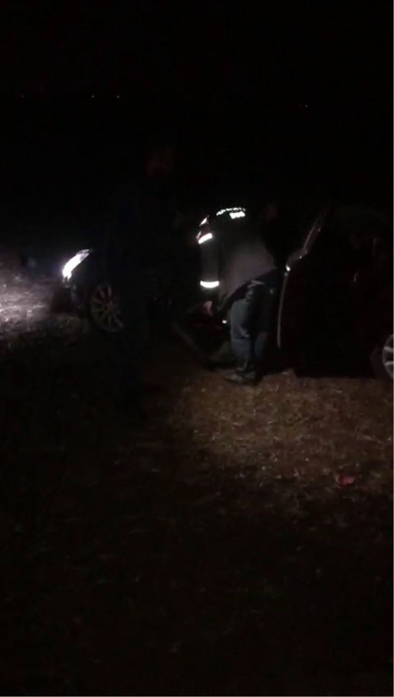 Silivri’de aniden yola çıkan ata otomobil çarptı: 3 yaralı
