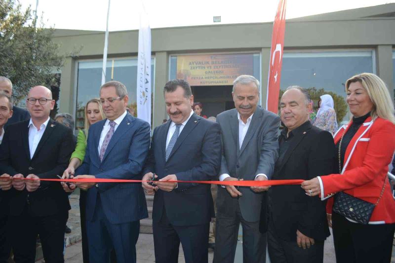 Ayvalık 17.Uluslararası Zeytin Hasat Festivali zeytin galerisi açılışı ve hasat yürüyüşü ile start aldı
