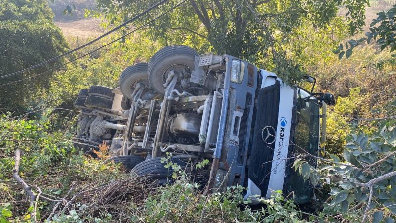 Kocaeli’de beton mikseri devrildi: 1 yaralı
