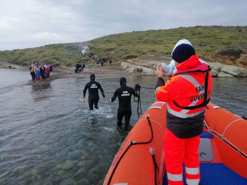 Adada mahsur kalan 28 düzensiz göçmen Sahil Güvenlik tarafından kurtarıldı
