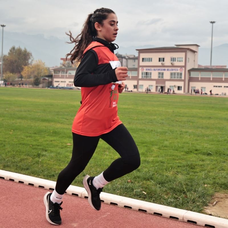 Kros yarışlarında il birincisi olan öğrenciler ödüllendirildi
