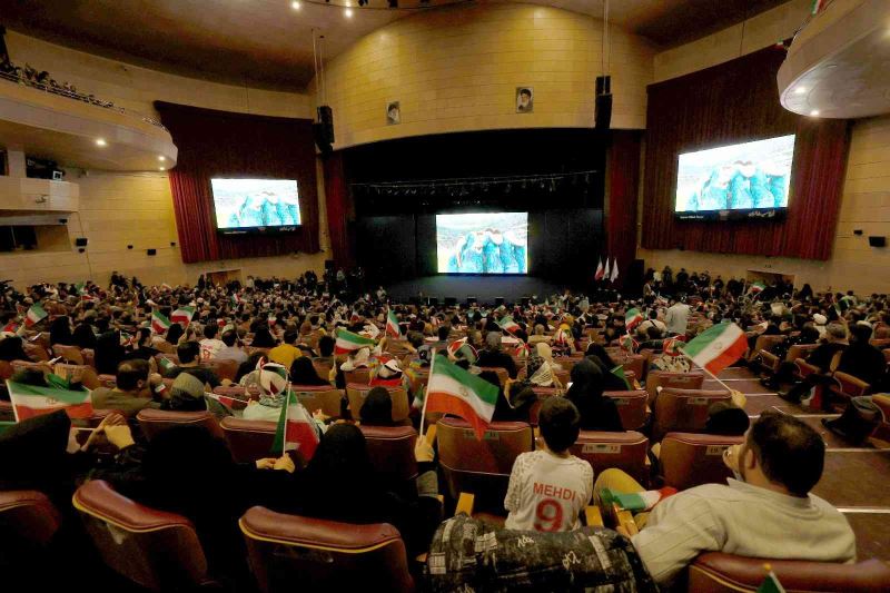 Tahran’da, İran-ABD maçı heyecanla takip edildi
