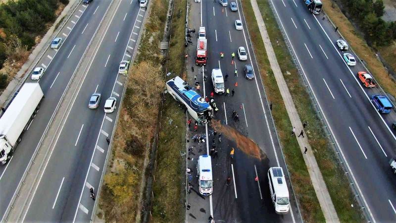 Otobüs kazalarının en önemli sebepleri uykusuzluk ve yol hipnozu
