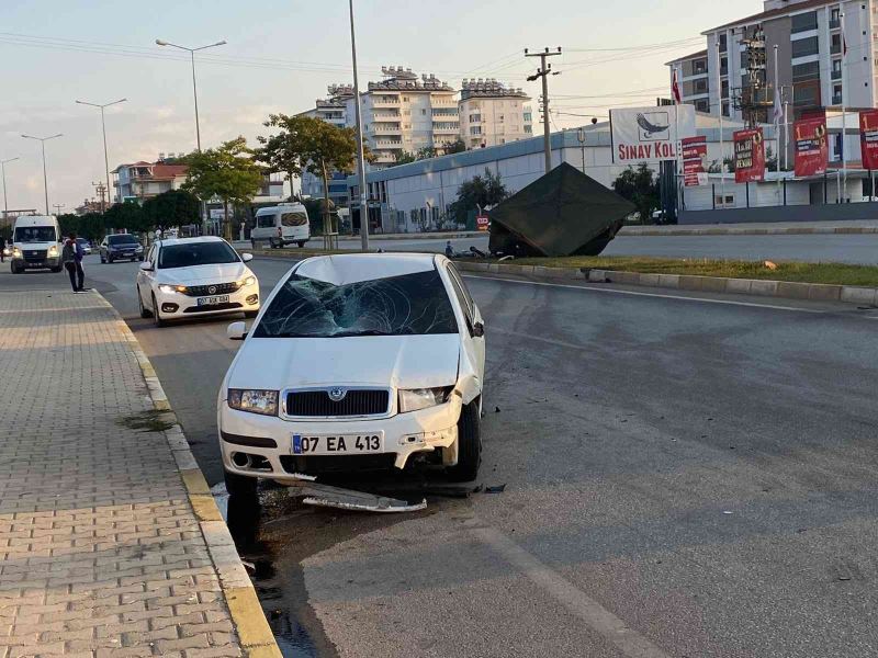 Antalya’da otomobil sulama deposuna çarptı: 1 yaralı
