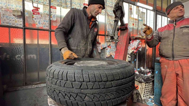 Lastikçilerde yoğunluk sürüyor
