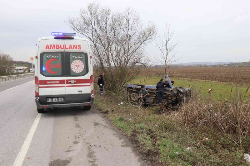 Kontrolden çıkan araç yol kenarına düştü: 2 yaralı
