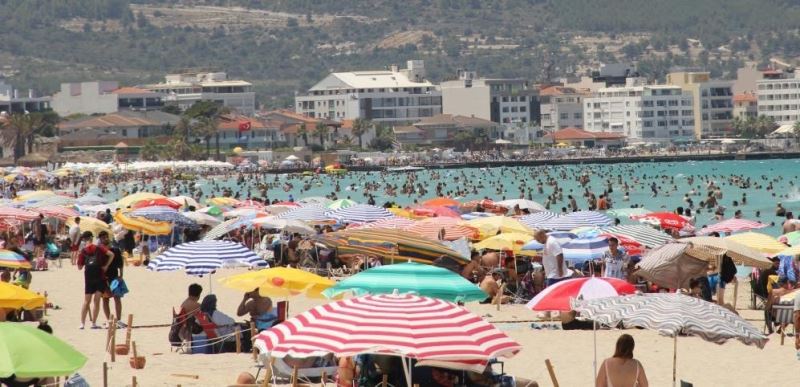 İzmir’e Ocak-Kasım arasında yaklaşık 95 ülkeden 1 milyon 416 bin 105 yabancı turist ayak bastı
