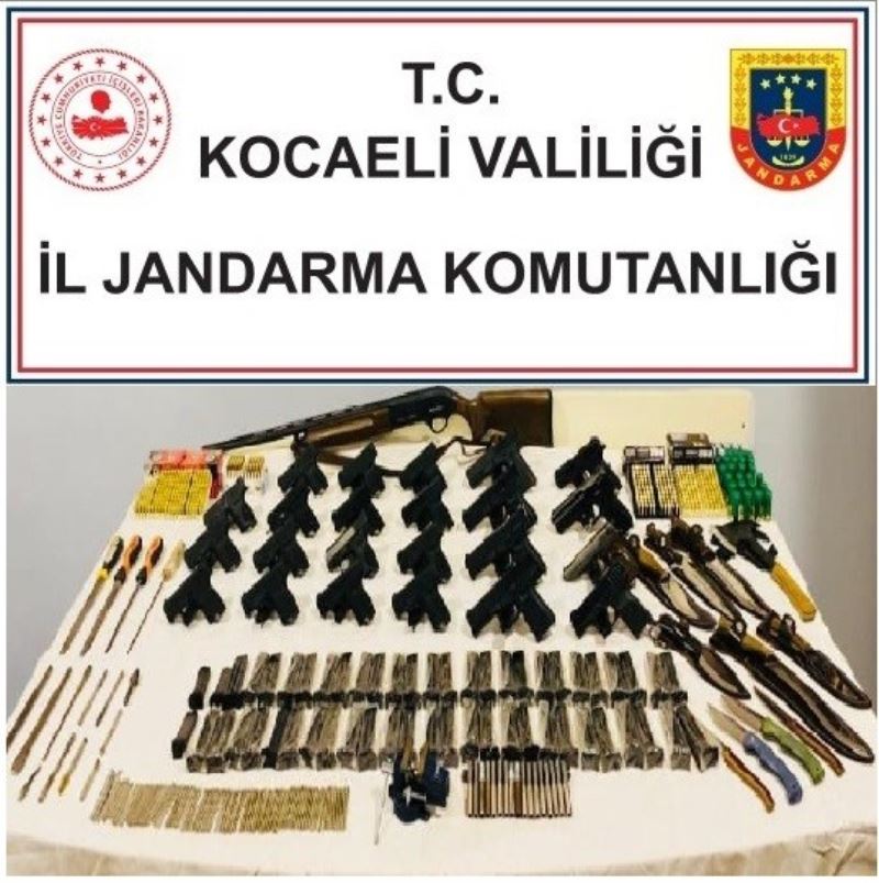 Onlarca tabanca, yüzlerce fişek ele geçirildi
