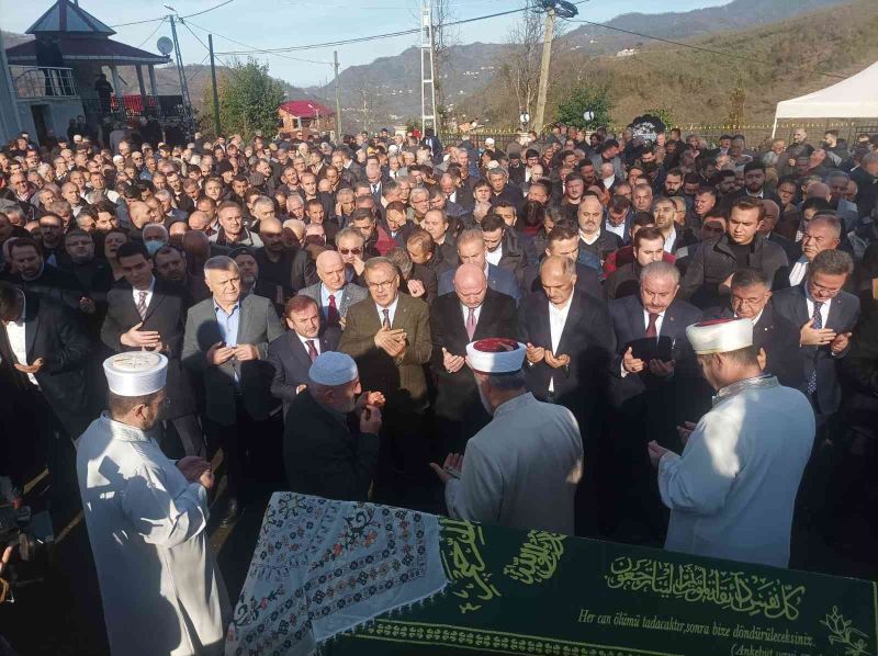 TBMM Başkanı Şentop, Giresun’da AK Partili Öztürk’ün annesinin cenazesine katıldı
