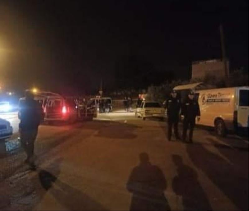 ’Dur’ ihtarından uymayıp kaza yaptılar,  polisle çatıştılar: 1 ölü, 2 yaralı
