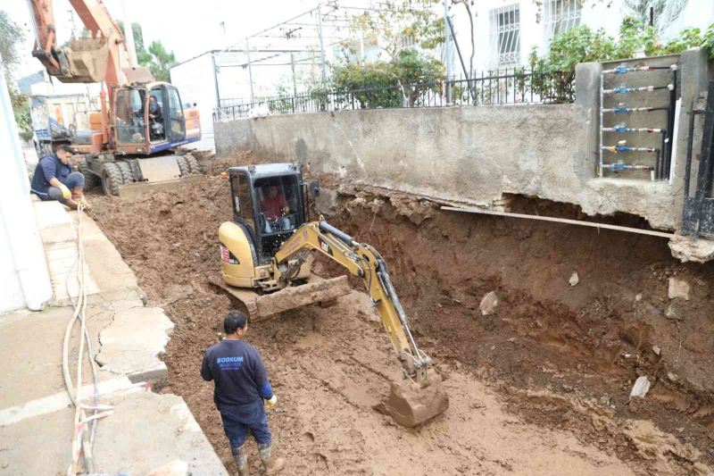 Bodrum’da vatandaşları selden kurtaracak çalışmalar aralıksız sürüyor
