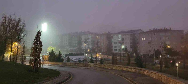 Ankara’da yoğun sis: Görüş mesafesi 10 metreye kadar düştü

