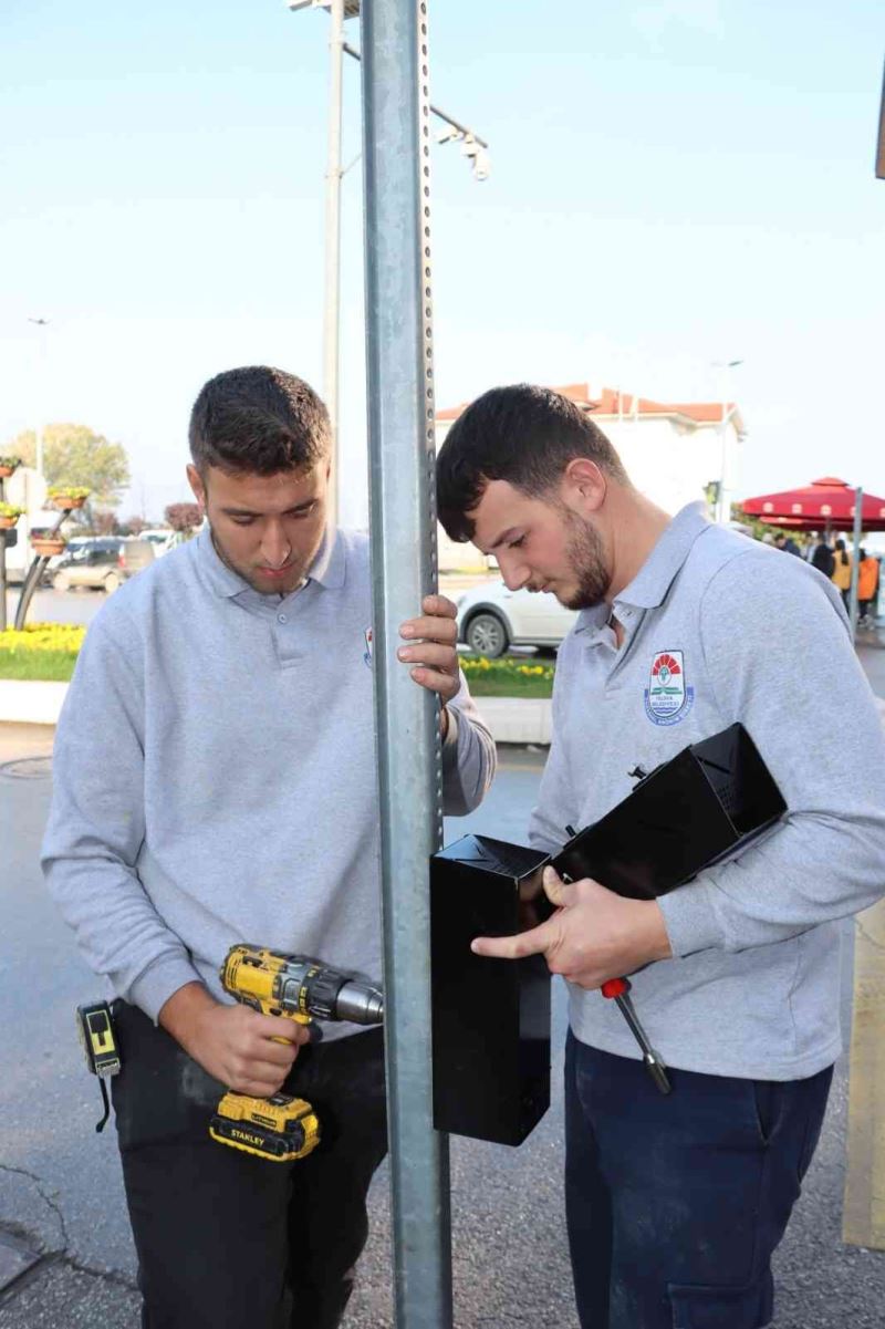 Yalova kent merkezinde izmarit toplama kutuları yerleştirildi
