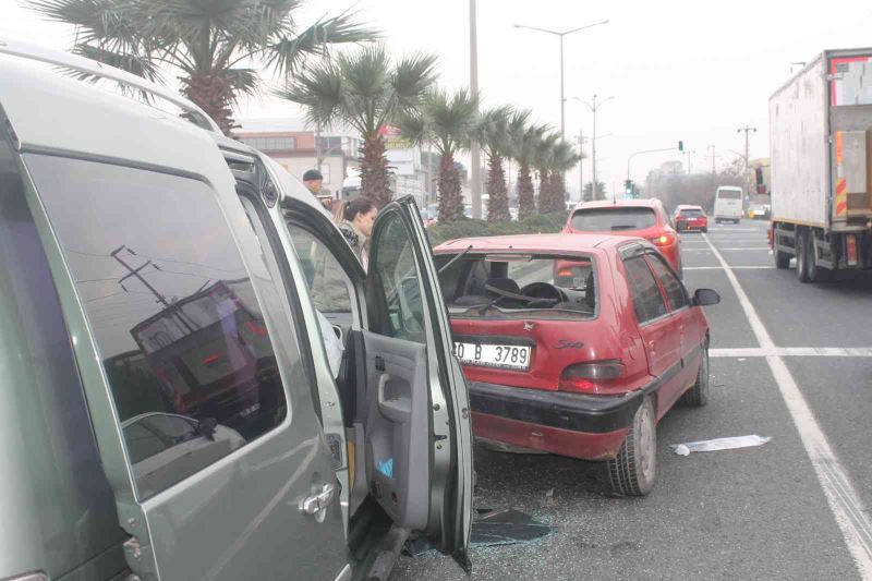 Turgutlu’da zincirleme kaza: 2 yaralı
