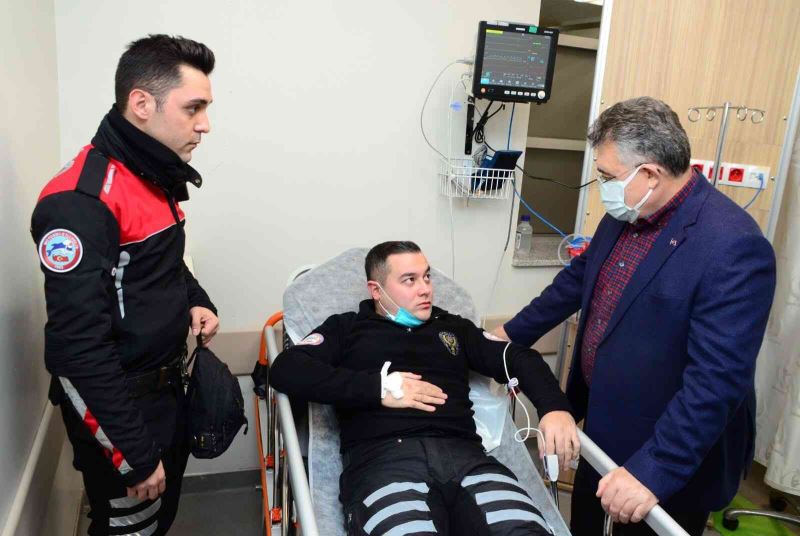 Kaza yapan yunus timini emniyet müdürü yalnız bırakmadı
