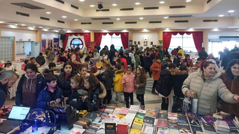 Altınova Belediyesi 2. Kitap Fuarı’na yoğun ilgi
