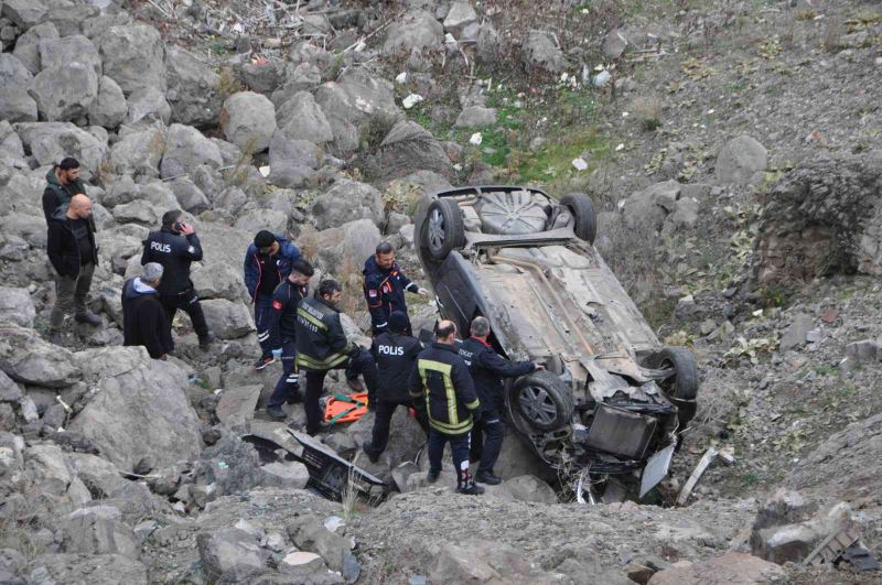 30 metreden baraj yatağına uçan otomobil sabah fark edildi: 1 ölü
