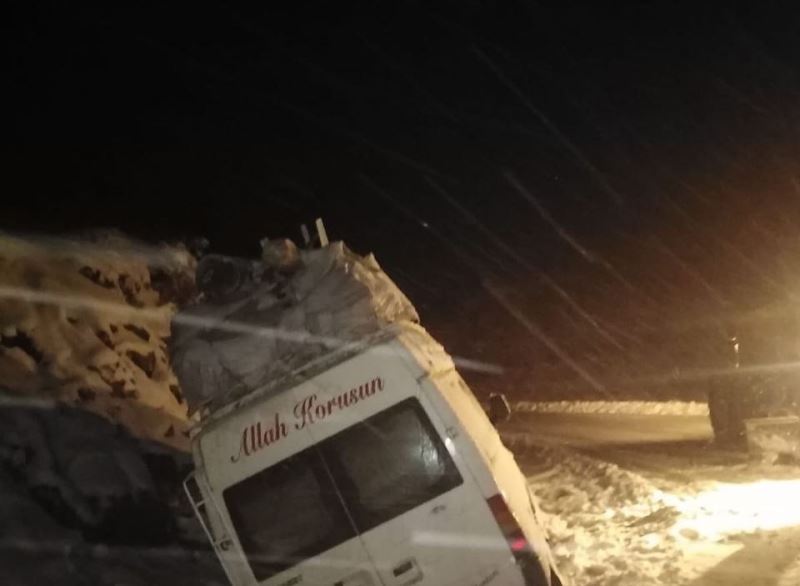 Malatya’da kar ulaşımda aksamalara neden oldu
