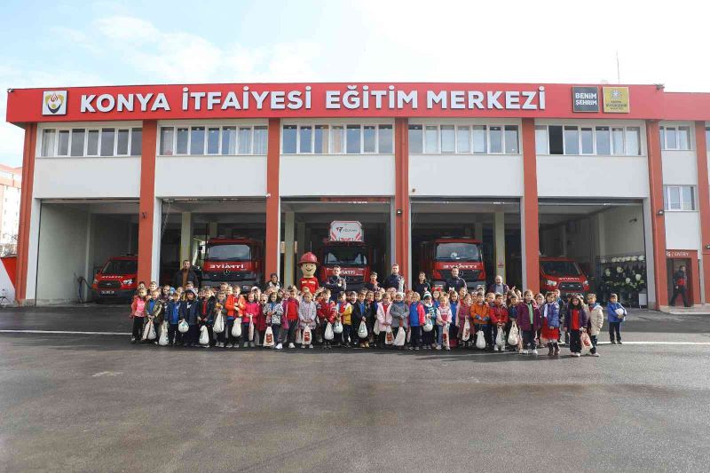 Minik öğrenciler Konya İtfaiyesi’nde yangın bilinci kazanıyor
