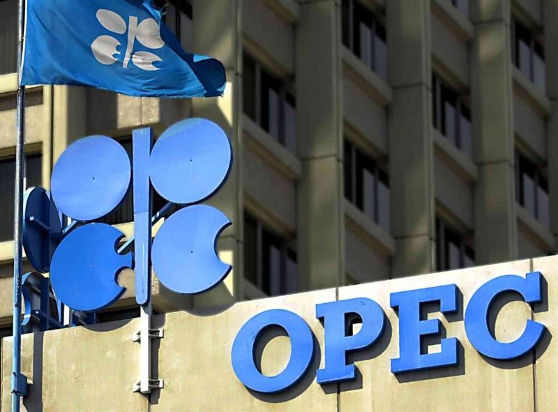 OPEC, üretimi günlük 2 milyon varil azaltma kararını sürdürecek
