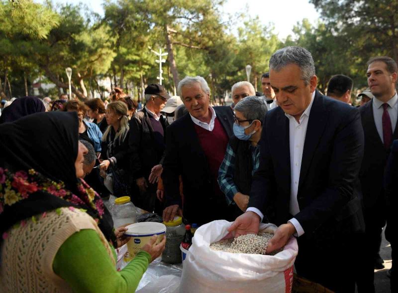 Başkan Esen vatandaşlara fasulye ikram etti
