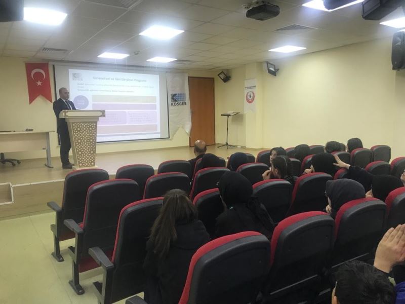 Meslek lisesi öğrencileri destekler konusunda bilgilendiriyor
