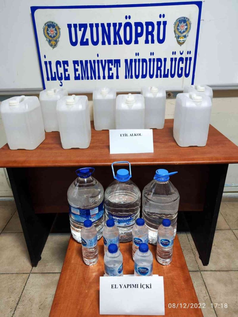 İşyerinde 17 litre el yapımı içki ele geçirildi
