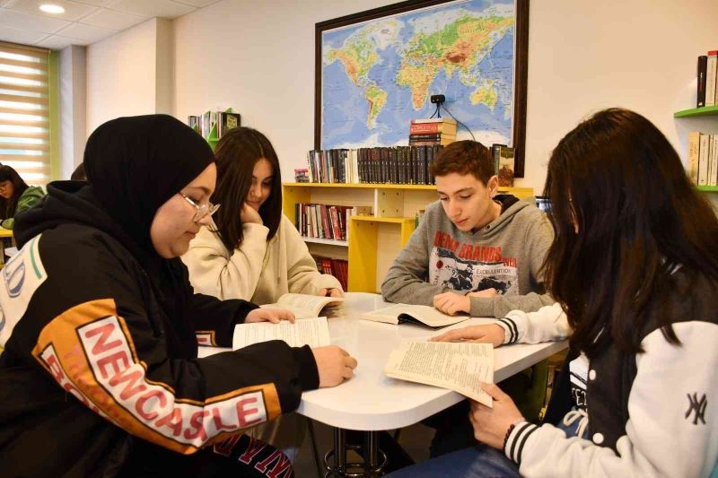 Okul kütüphanelerindeki kitap sayısı 200 bine ulaştı
