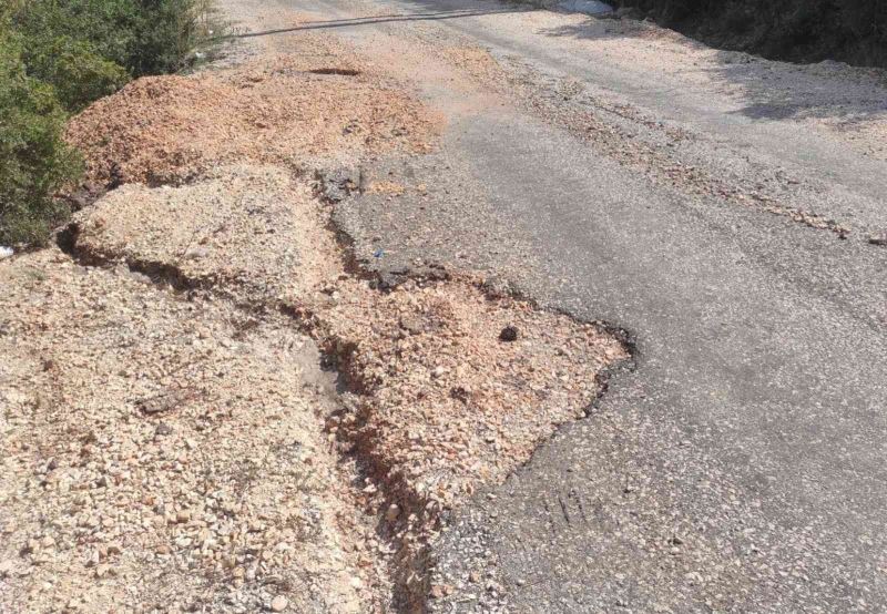 Barınak yolu adeta köstebek yuvasına döndü
