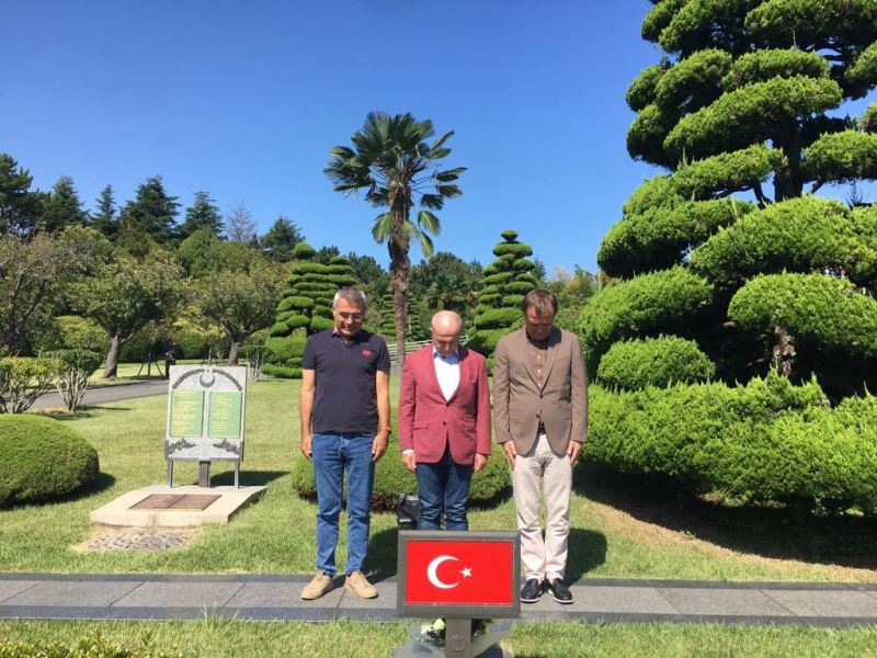 Büyükçekmece Belediye başkanı Kore’deki Türk Şehitliğini ziyaret etti
