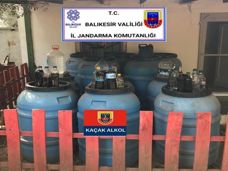 Jandarma 2 bin 258 litre kaçak içkiye el koydu
