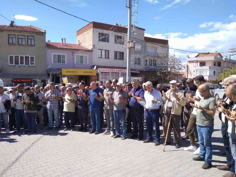 Burhaniye’de zeytinciler yağmur duasına çıktı
