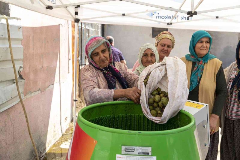 Ceviz soyma makinesi üreticinin yüzünü güldürüyor
