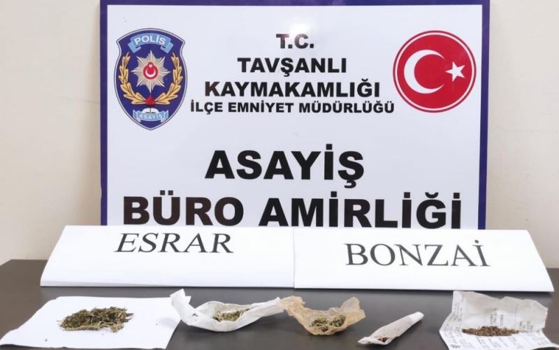 Araç içerisinde uyuşturucu kullanan kişiler yakalandı
