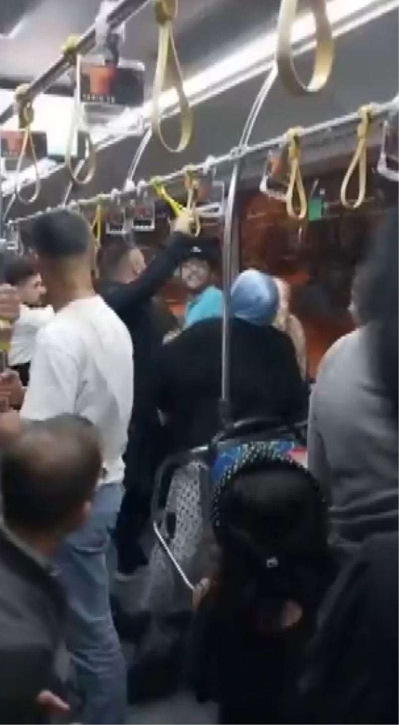 Sultanbeyli’de yolcuların koltuk kavgası kamerada
