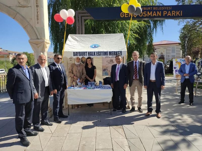 Halk Eğitimi Merkezi açtığı stantlarda kurs tanıtımı ve kayıt işlemlerine devam ediyor
