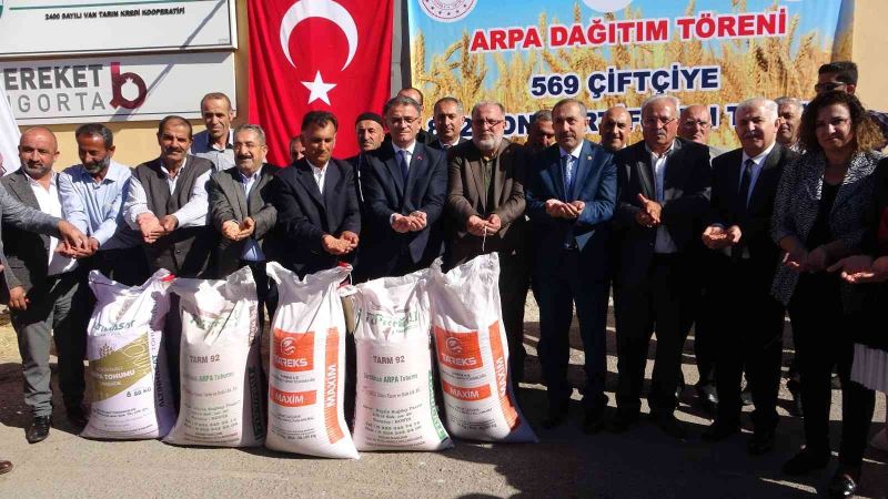 Van’da 569 çiftçiye sertifikalı arpa tohumu dağıtıldı
