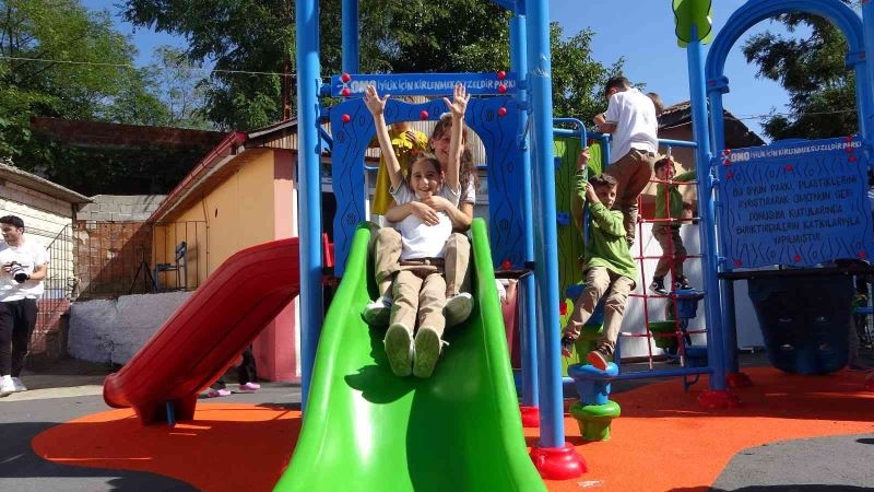 Plastik Atıklar şimdi de Trabzon’da oyun parkına dönüştü
