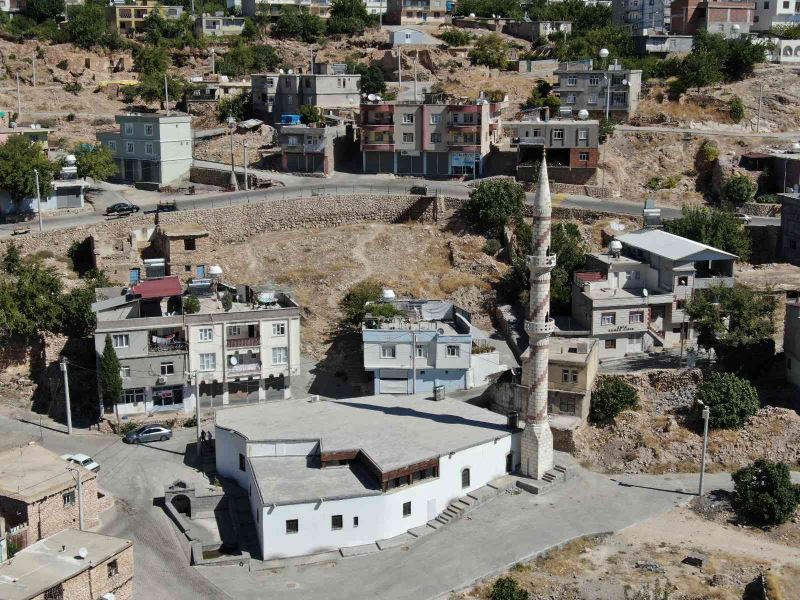 Diyarbakır’da 650 yılından kalma cami zamana direniyor
