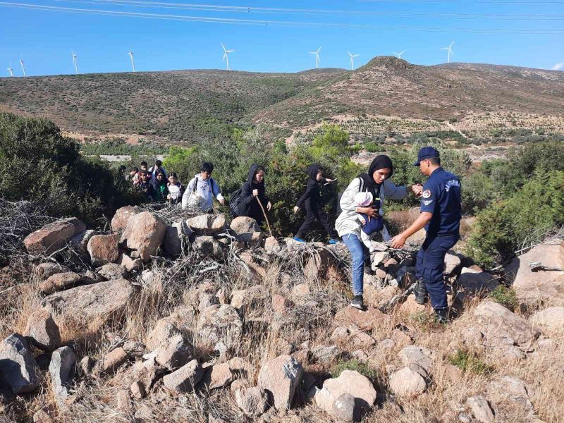 İzmir’de göçmen operasyonu: 156 düzensiz göçmen yakalandı
