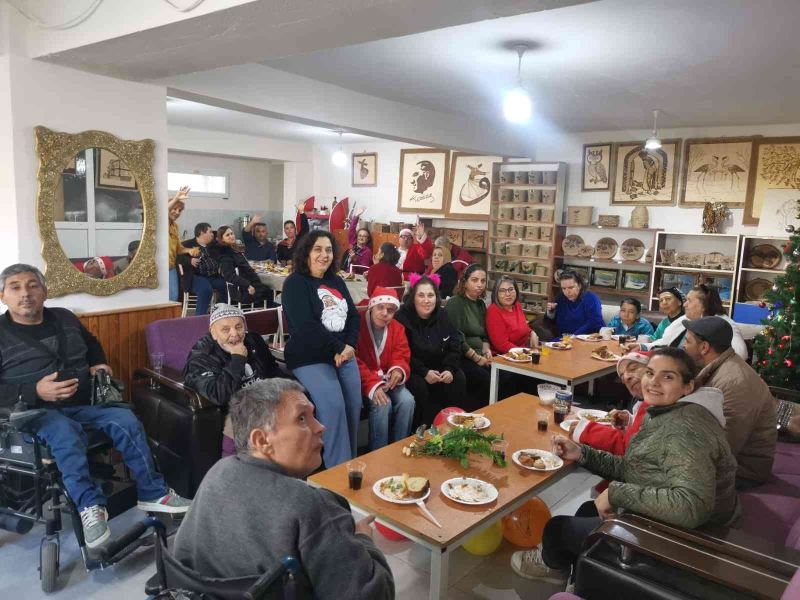 Ayvalık’ta engellilerin yeni yıl sevinci
