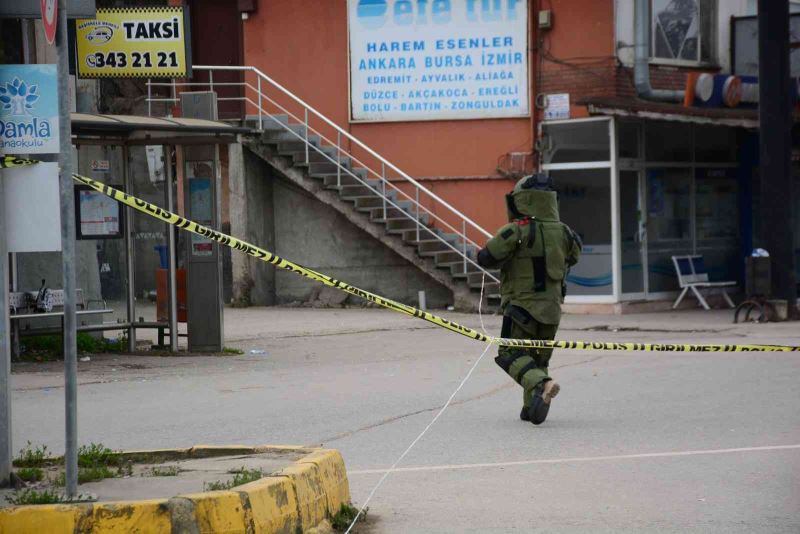 Şüpheli çanta trafiği durdurdu
