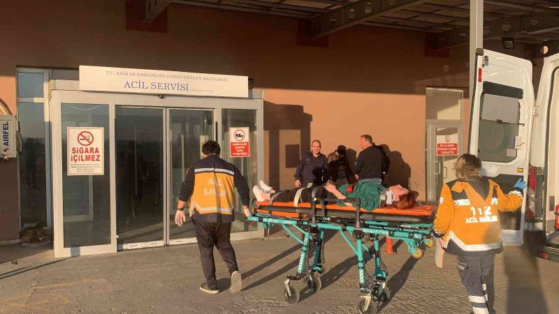 Çorlu’da motosiklet devrildi: 2 yaralı

