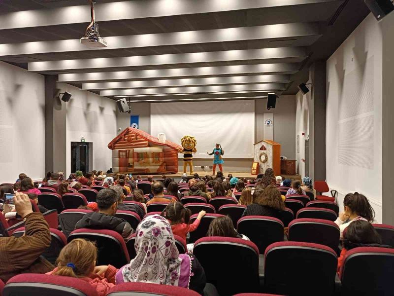 Çameli’nde çocuklar tiyatro heyecanı yaşadı
